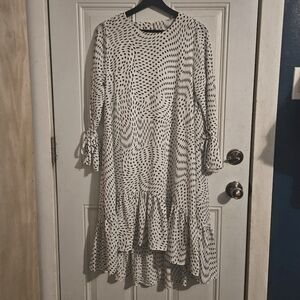 Long-Sleeved White/Black Patterned Midi Dress With Ruffles